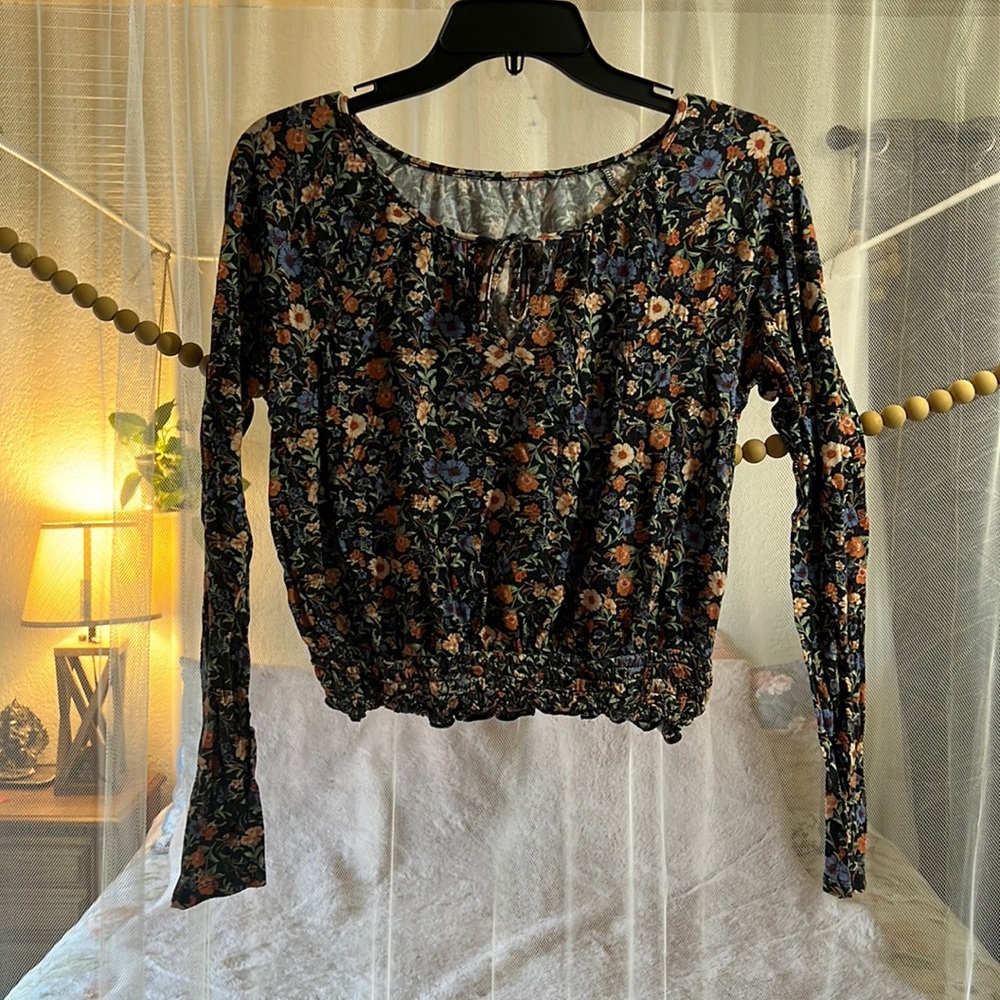Black floral ae long sleeve top